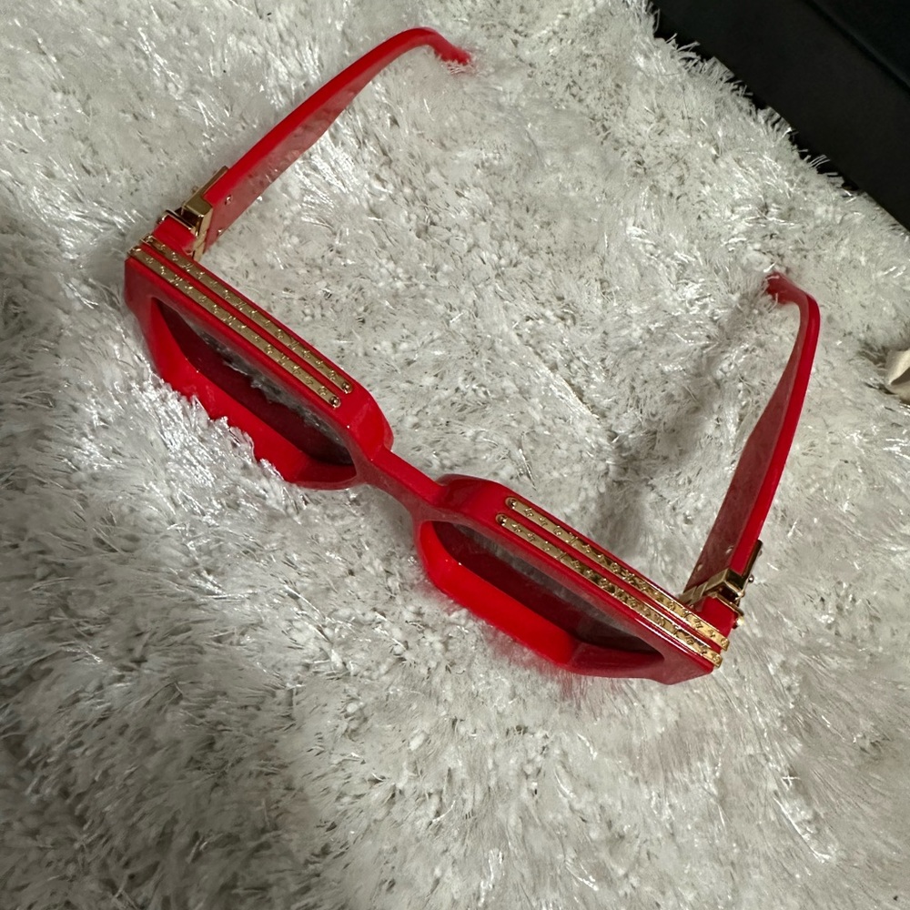 Red Women’s Fashion Sunglasses with Gold Accent